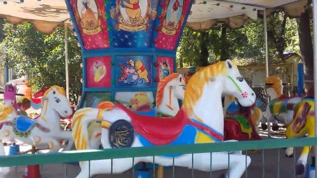 Детский аттракцион лошадка смотреть онлайн