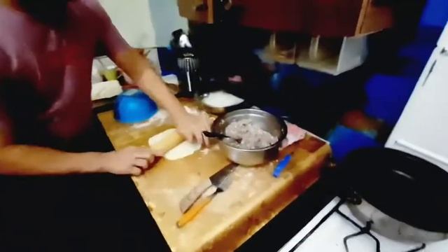 Чебуреки готовит Мишаня.Кухня Михи смотреть онлайн