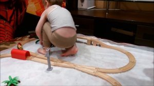 Поезд - распаковка деревянной железной дороги ЛИЛЛАБУ из Икеа - Train unpacking a railroad from IKE
