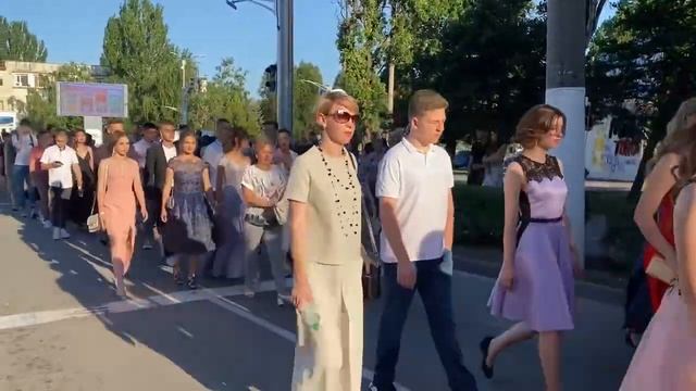Выпускной Мелитополь шествие смотреть онлайн