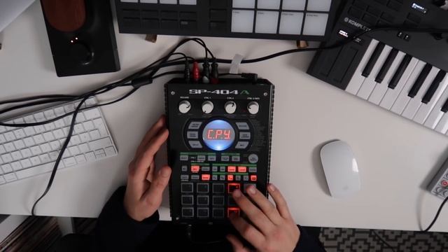 Making a sampled beat on Roland SP-404A смотреть онлайн