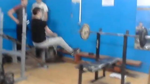 дебилы в качалке смотреть онлайн