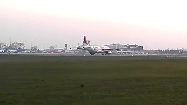 Wizzair, very smooth landing at Katowice-Pyrzowice Airport смотреть онлайн
