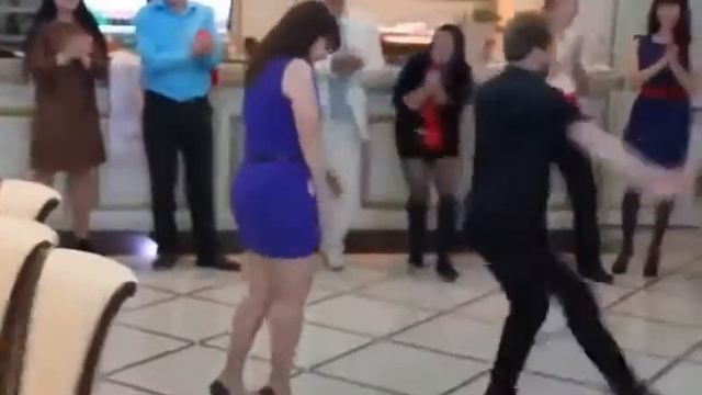 Сool dance, laughter and only Прикольный танец, смех да и только смотреть онлайн