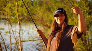 ЗАБЕРИТЕ У НЕЕ УДОЧКУ ВДВОЕМ НА ОСТРОВЕ С ПАЛАТКОЙ. МАРИНА НАБОМБИЛА ВЕДРО РЫБЕ