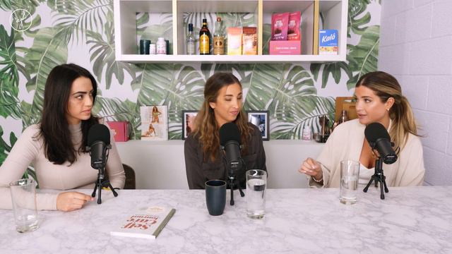 Blending Bombs & Dodging Bullets with Naomie Olindo and Helen Hall | Episode 47 смотреть онлайн