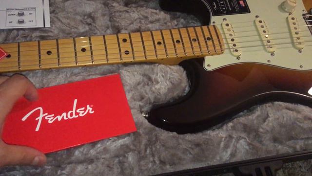 Fender Stratocaster Ultra unboxing (Ultraburst, mapple) смотреть онлайн