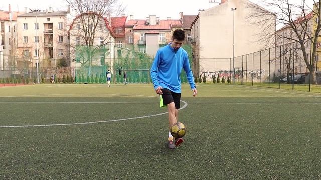 ЛЕГКИЕ и НЕОБЫЧНЫЕ НАВЫКИ в футболе которые улучшат ТЕХНИКУ и КООРДИНАЦИЮ! обучение смотреть онлайн