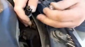 Замена  габаритных лампочек спереди. NISSAN SERENA кузов  c25.