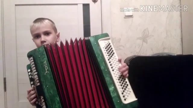 КАЗАКИ В БЕРЛИНЕ НА БАЯНЕ смотреть онлайн