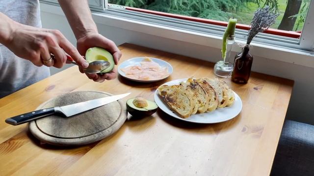 Быстрая Брускетта с авокадо и лососем смотреть онлайн