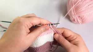 Шарф из трех цветов пряжи / Поперечные полоски / Вязание спицами.