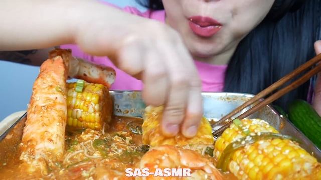ASMR SPICY SEAFOOD BOIL *KING CRAB + SHRIMP + ENOKI MUSHROOM (EATING SOUNDS) NO TALKING | SAS-ASMR смотреть онлайн