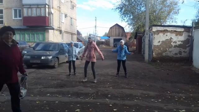 Танец под песню "Зажигай" смотреть онлайн