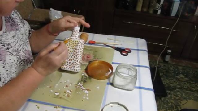 горох - скорлупа на бутылке.