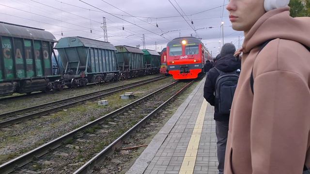 Пригородный поезд №6368, сообщением Кандалакша -Мурманск,прибывает на станцию Апатиты! 7.10.2023г.! смотреть онлайн