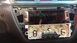 Заміна тросика регулятора холодне - гаряче повітря Lancer 9. Не переключається заслонка пічки.
