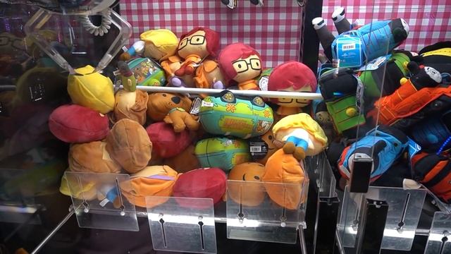 Tumbling Prizes to win from the Claw Machine! смотреть онлайн