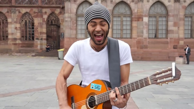 СТРАСБУРГ УЛИЧНЫЙ МУЗЫКАНТ ► Mad World - Gary Jules - Cover смотреть онлайн