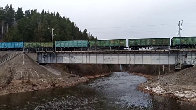 4ЭС5К, перегон Айгир - Инзер, р. Б. Инзер смотреть онлайн