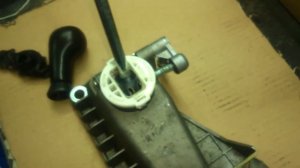 Снимаем ручку-смотрим кулису.