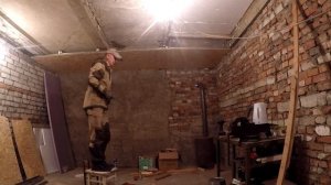 МОНТАЖ ПОТОЛКА (ОСП) в ГАРАЖЕ. Работаю один...
