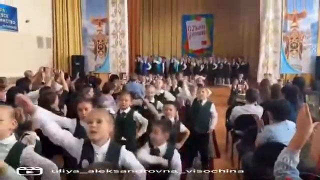 «Школа-это дневники….» Первое выступление первоклассников на День Учителя ??? смотреть онлайн