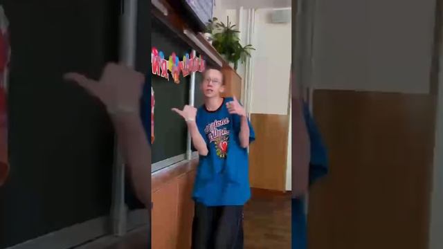 Отсидели! Поздравляю всех с окончанием школы ! Слушайте мой трек по ссылке в комментах ) смотреть онлайн