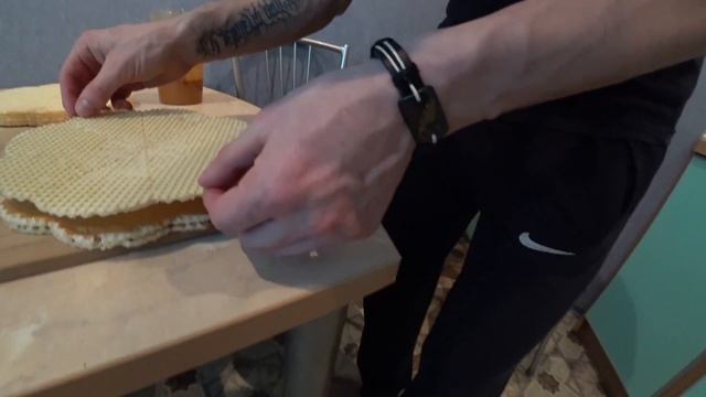 Вафельный торт со сгущенкой без масла из готовых коржей (без выпечки) смотреть онлайн