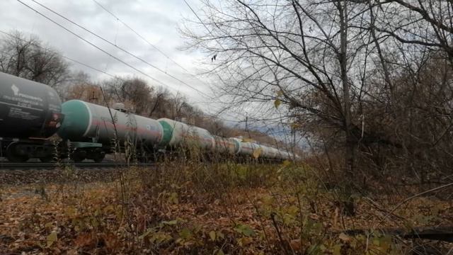 «42 цистерны с "хвостиком"» ВЛ10У-487 с грузовым поездом. смотреть онлайн