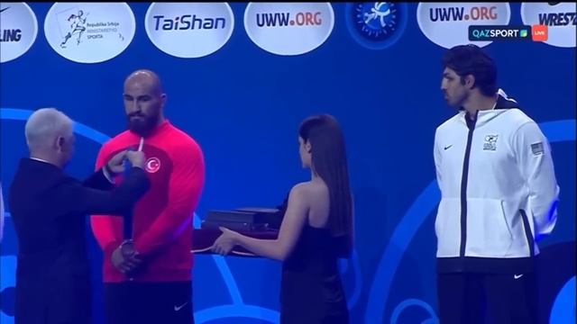 #вольнаяборьба Айтмухан Ризабек в вк 92 кг. - Чемпион Мира???? . Белград, 18 сентябрь 2023г. смотреть онлайн