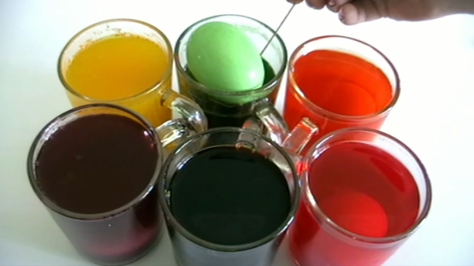 Пасхальные яйца.Окрашивание пасхальных яиц. смотреть онлайн