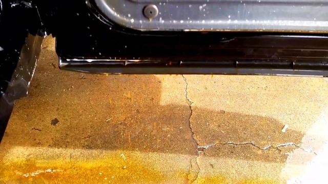Nicotine dripping off door panel. смотреть онлайн