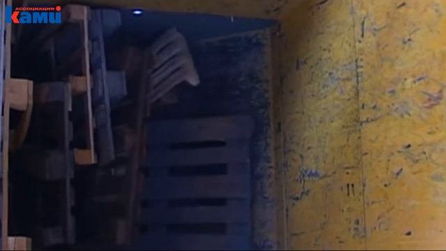 Измельчение древесных отходов на дробилке шредерного типа UNTHA LR 1400 смотреть онлайн