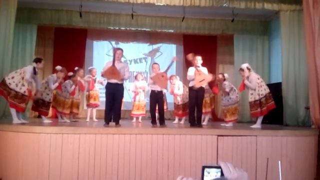 Танец щеки румяна посмотрите на меня смотреть онлайн