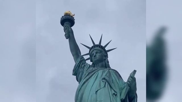 It's the Statue of Litter-bee смотреть онлайн