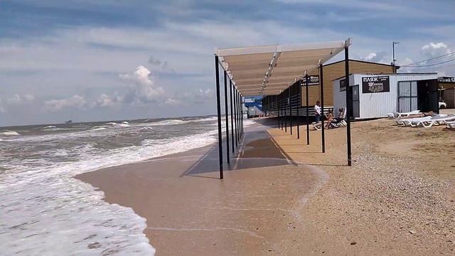 Красивые навесы на пляже ?  Азовском море в станице Голубицкая