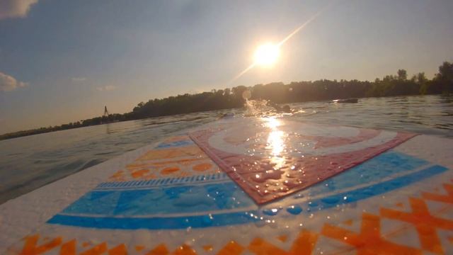 SUP серфинг на Днепре. Или чем заняться летом на речке? смотреть онлайн