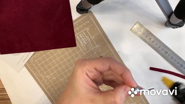 Мастер-класс по созданию маленьких бантиков из замши на заколочках. смотреть онлайн