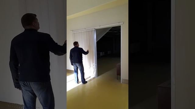 Раздвижные (сдвижные, откатные) ПВХ завесы. Flexstrip.ru смотреть онлайн