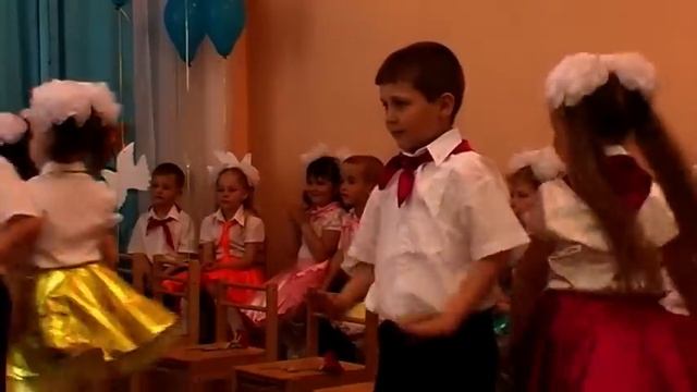 Танец "На танцплощадке".vob смотреть онлайн