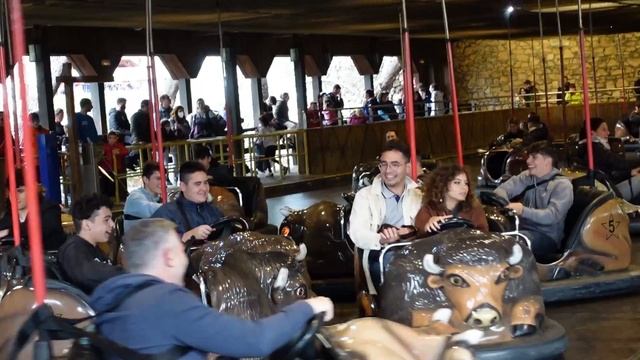 Recorriendo el MEJOR PARQUE de ESPAÑA ?? A UNA HORA de BARCELONA | Port Aventura ? смотреть онлайн