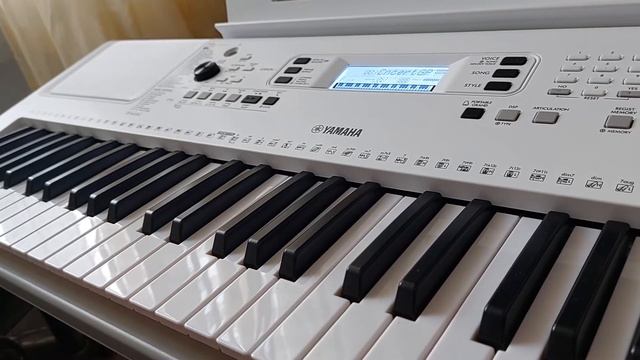 Yamaha EZ 300 Demo Song - Happy (Pharrell Williams) смотреть онлайн