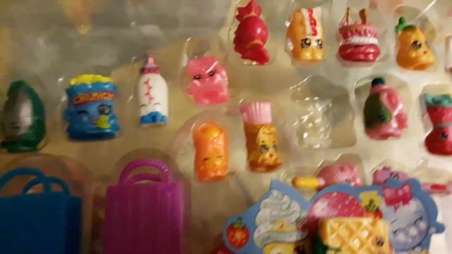 Коллекция Shopkins и кейс Moose для хранения Шопкинсов и кукла Шопкинс.