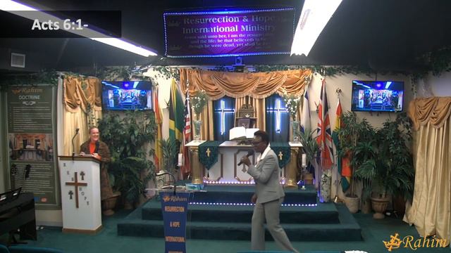 Waiting on tables, (The Growth of the Church). By Sis Adeline смотреть онлайн