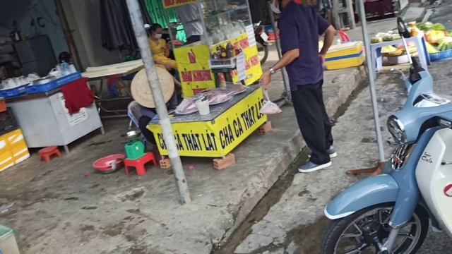 08.02.2022. 15 минут на рынке Сом Мой. От цветочков до жестокого обращения с рыбой. смотреть онлайн