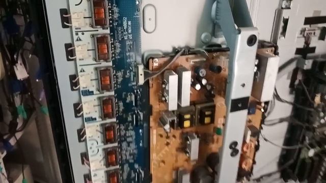 Телевизор SONY BRAVIA KDL-40P2530 выключается через несколько минут или не включается. Ремонт.