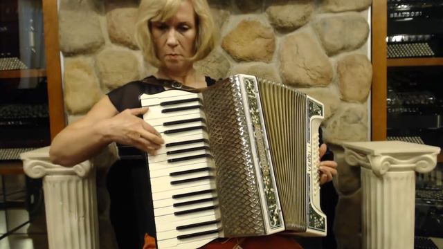 3271 - Celtic Green Hohner Verdi I MM 34 48 $799 смотреть онлайн