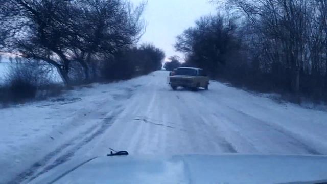 ЗИМНИЙ ДРИФТ ВАЗ - КРАШ КАТКА - ЖИГА НА ЭВАКУАТОРЕ УЕХАЛА ДОМОЙ. смотреть онлайн