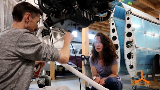 Фюзеляж - Центроплан. Часть 15. VAN's RV-10 Строим самолёт своими руками. смотреть онлайн